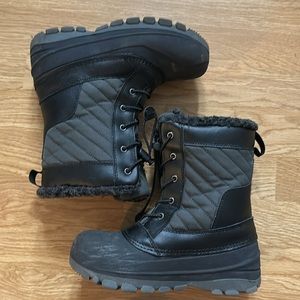 All in Motion kids snow boots Size 3